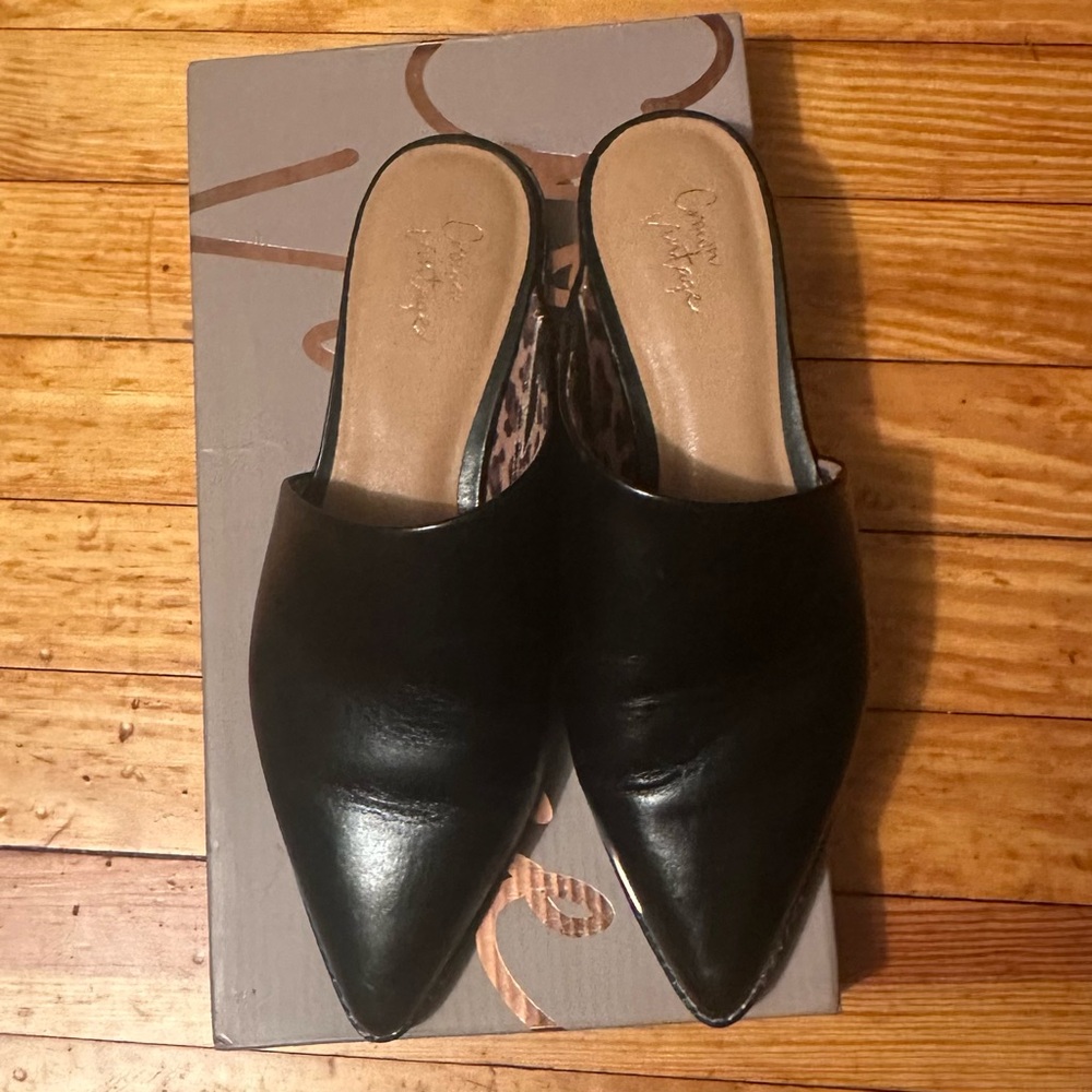 Crown Vintage black leather Macaria Mules 7.5